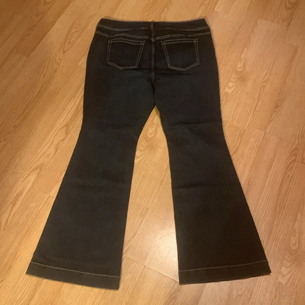 Torrid Mid-Rise Flair Jeans - Picture 3 of 8